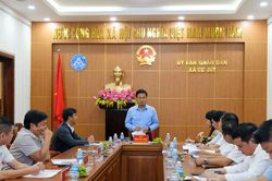 Phó Chủ tịch UBND tỉnh Đinh Văn Tuấn thăm, làm việc tại xã Cư Jút