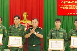BĐBP L&acirc;m Đồng khen thưởng c&aacute; nh&acirc;n tham gia hỗ trợ x&acirc;y trường nội tr&uacute;