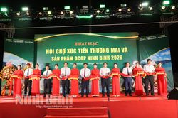 Khai mạc Hội chợ Xúc tiến thương mại và sản phẩm OCOP Ninh Bình 2026