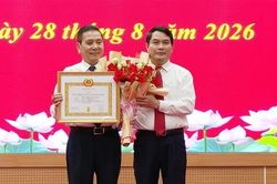 Phường Việt Tr&igrave;: 684 đảng vi&ecirc;n được trao tặng Huy hiệu từ 30 đến 80 năm tuổi Đảng