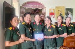 Ban Liên lạc nữ chiến sĩ Trường Sơn thăm hỏi, động viên hội viên có hoàn cảnh khó khăn