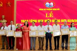Phường Đồng Hới: Trao tặng Huy hiệu Đảng đợt 2/9 cho 666 đảng vi&ecirc;n