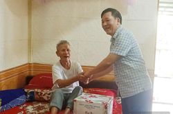 X&atilde; Quảng Trạch: Thăm hỏi, động vi&ecirc;n người c&oacute; c&ocirc;ng, th&acirc;n nh&acirc;n liệt sĩ c&oacute; ho&agrave;n cảnh kh&oacute; khăn