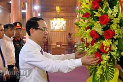 Lãnh đạo phường Đồng Hới dâng hương, dâng hoa tại Đền thờ Bác Hồ và các Anh hùng liệt sĩ