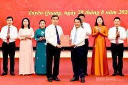 Tỉnh ủy c&ocirc;ng bố c&aacute;c quyết định quan trọng về tổ chức bộ m&aacute;y v&agrave; c&aacute;n bộ