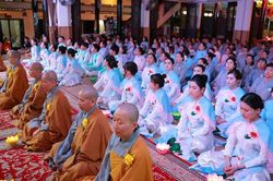 Đêm hoa đăng tri ân cha mẹ, tưởng niệm anh hùng liệt sĩ tại Quan Âm tu viện (TP.HCM)