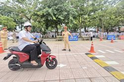 CSGT Thái Nguyên mang 'tiết học đặc biệt' đến sân trường trước năm học mới