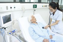 Bệnh viện Bạch Mai kịp thời cứu sống cụ b&agrave; gần 100 tuổi