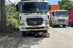 Tai nạn giao th&ocirc;ng 28/8: Va chạm với xe đầu k&eacute;o, một người tử vong tại chỗ