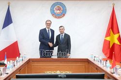 Bộ trưởng Ngô Văn Tuấn tiếp Đại sứ Pháp Olivier Brochet chào từ biệt kết thúc nhiệm kỳ