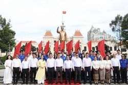 Tuổi trẻ ng&agrave;nh T&agrave;i ch&iacute;nh Việt Nam - L&agrave;o v&agrave; h&agrave;nh tr&igrave;nh về nguồn tiếp lửa truyền thống
