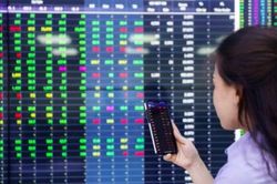 VN-Index đi ngang, SHB dẫn đầu thanh khoản với hơn 77 triệu cổ phiếu