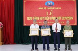 Bắc Ninh: Phường Vân Hà trao Huy hiệu Đảng đợt 2/9 cho 107 đảng viên