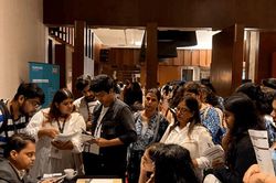Sinh viên Nam Á không còn vội đến đại học phương Tây
