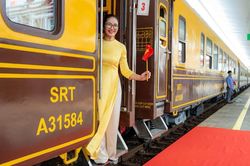Khai trương đoàn tàu di sản Phong Nha - Cố đô Huế