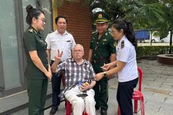Du kh&aacute;ch người Mỹ được cấp cứu kịp thời khi c&oacute; dấu hiệu đột quỵ