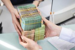 Lãi suất liên ngân hàng giảm liên tục về còn 2%/năm