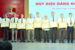 Tri ân những đảng viên nhận Huy hiệu Đảng