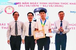 Đ&agrave; Nẵng trao Giải thưởng Khuyến t&agrave;i Huỳnh Th&uacute;c Kh&aacute;ng, vinh danh 42 học sinh xuất sắc