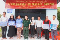 Xã Sông Đốc bàn giao 16 căn nhà Đại đoàn kết cho hộ khó khăn
