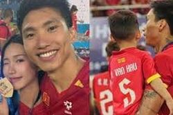 Sau đêm Việt Nam lên ngôi, Văn Hậu có khoảnh khắc khiến dân mạng chú ý hơn cả chiếc cúp