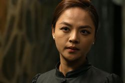 'Lửa trắng' tập 22: Lan cùng đường, bắt Mai làm 'lá chắn'