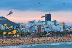 Bộ Chính trị: Phát triển trung tâm du lịch đa dịch vụ hoạt động cả ngày và đêm