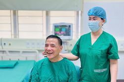 Người đàn ông 2 năm sống nhờ máy thở hồi sinh từ lá phổi hiến của cô gái 22 tuổi