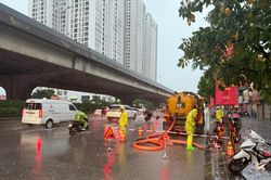 Hà Nội kích hoạt kịch bản chống ngập cao nhất, nước rút nhanh sau mưa lớn