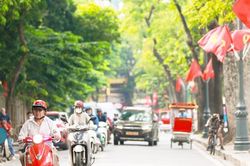 Bắc Bộ ngày nắng gián đoạn, chiều tối có mưa rào rải rác