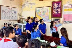 Cách giới trẻ Hà Nội thể hiện tình yêu Tổ quốc