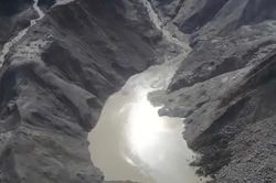 Nepal, Trung Quốc tiếp tục tìm kiếm người mất tích sau lũ quét