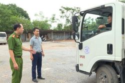 Phường Phú Lương xử lý việc nhà văn hóa biến thành bến bãi hàng hóa