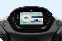 Trang bị ngang SH Mode, xe máy điện giá 31,5 triệu đồng thiết kế sang trọng, chạy tới 114km/lần sạc