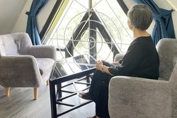 Tuổi già không muốn dựa vào con, 65 tuổi cụ bà mới nhận ra: Tự lập quá mức cũng có cái giá của nó