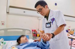 Thị lực suy giảm khiến bé gái 10 tuổi gặp khó khăn khi đọc sách: Bác sĩ chỉ rõ nguyên nhân