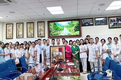 Ca ghép phổi thứ 15 được xuất viện: Vợ bệnh nhân rưng rưng cảm ơn y bác sĩ
