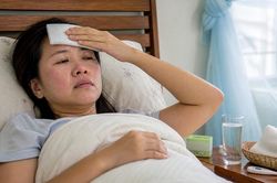Sốt xuất huyết ng&agrave;y thứ mấy nguy hiểm nhất? Hết sốt c&oacute; phải đ&atilde; hết nguy hiểm?