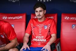 Julian Alvarez bị trầm cảm nặng khi chưa thể rời Atletico sang Barca