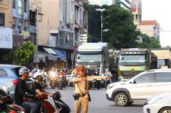 Không nghỉ lễ, Cảnh sát giao thông Hà Nội căng mình giữ nhịp giao thông cửa ngõ Thủ đô
