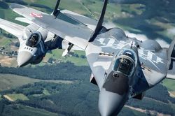 MiG-29 và F-16: Hai tiêm kích hạng nhẹ nhưng khác nhau thế nào?