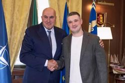 Cựu Bộ trưởng Quốc ph&ograve;ng Ukraine bất ngờ nhận chức vụ mới ở Italy