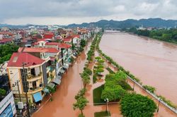 Mưa lũ làm 7 người thương vong, hơn 900 nhà dân bị ngập và chia cắt