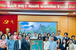 Học B&aacute;c để tự soi, tự sửa, n&acirc;ng cao tr&aacute;ch nhiệm phục vụ nh&acirc;n d&acirc;n
