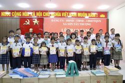 Quảng Ngãi: Những cuốn sách tiếp sức học sinh vùng khó