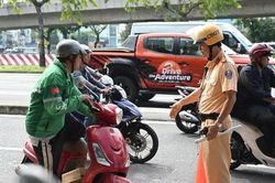 Ng&agrave;y đầu nghỉ lễ 2/9: 9 trường hợp bị xử phạt do kh&ocirc;ng tu&acirc;n thủ quy định về khoảng c&aacute;ch