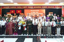 Chủ tịch Quốc hội Trần Thanh Mẫn trao Huy hiệu Đảng đợt 2/9 tại Thành phố Hồ Chí Minh