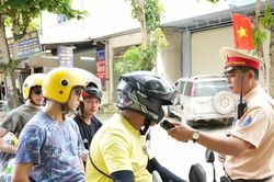 Bảo đảm an toàn giao thông dịp nghỉ lễ 2/9 trên Cao nguyên đá Đồng Văn