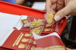 Giá vàng hôm nay (29-8): Vàng thế giới lao dốc