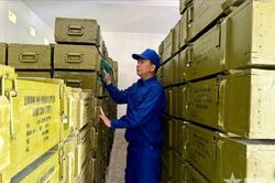 Người 'gác cửa' lặng thầm ở kho quân khí